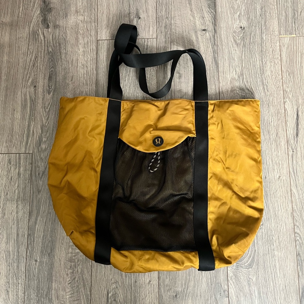 Lululemon tote